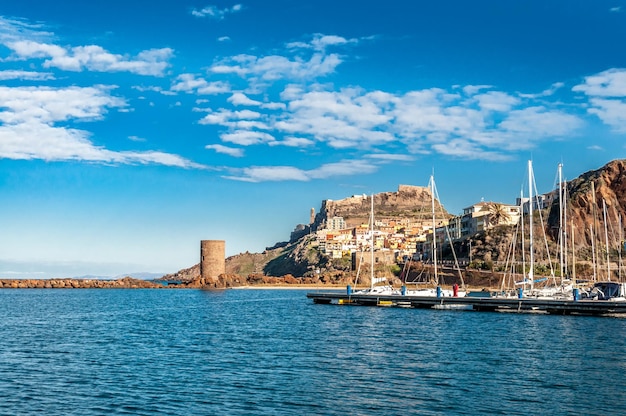 Veduta del borgo antico dal porto