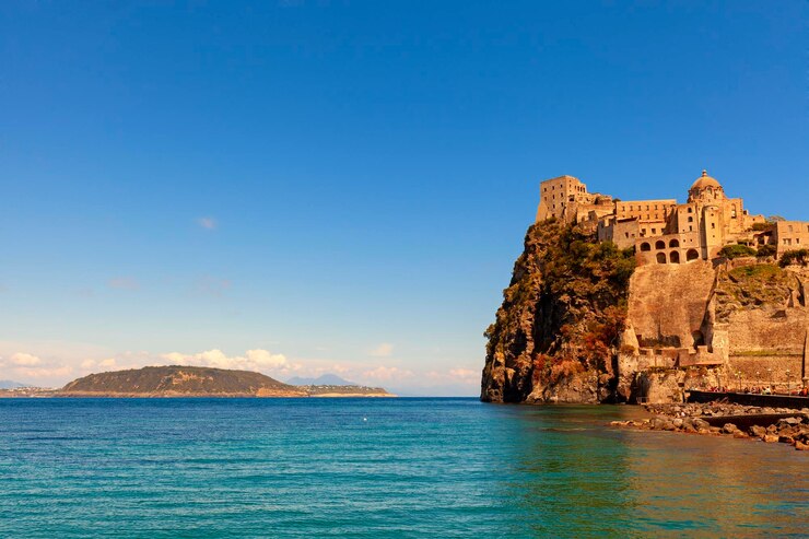 Veduta del castello aragonese nell'isola di ischia
