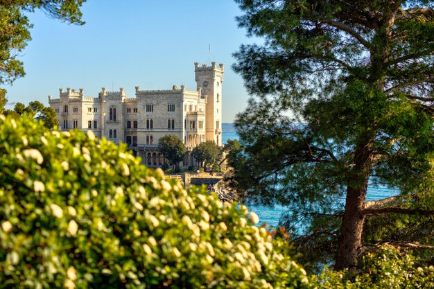 Veduta del castello di Miramare, Trieste