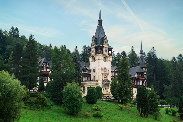 Veduta del castello di Peles in Romania
