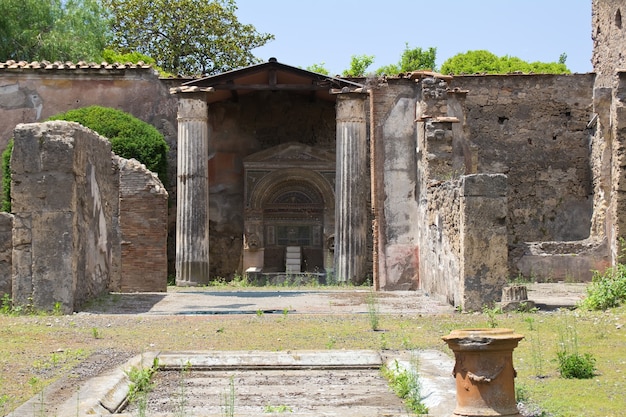 Veduta del cortile di un'antica casa romana a Pompei