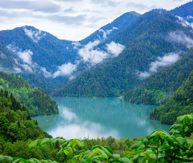 Veduta del Lago di Riza. Abcasia.