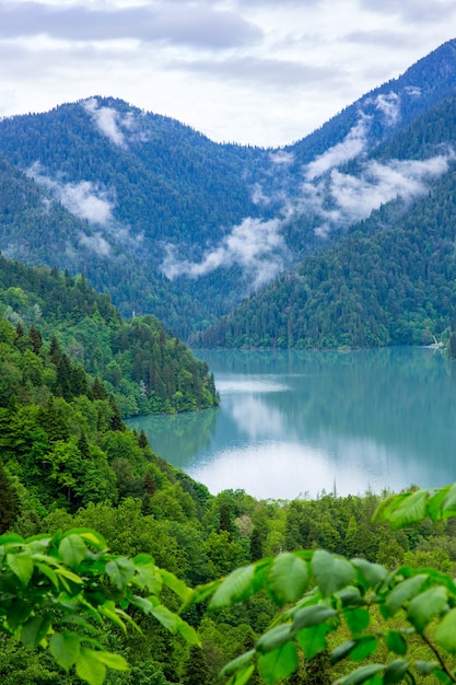 Veduta del Lago di Riza. Abcasia.