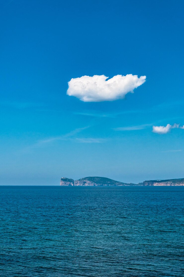 Veduta del litorale di capo caccia dalla città di alghero