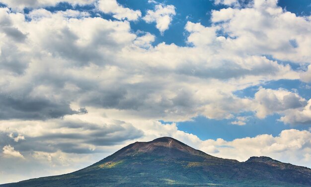 Veduta del Vesuvio da Napoli