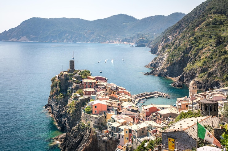 Foto veduta del villaggio di vernazza e della baia di cinque terre, liguria, italia, giugno 2019