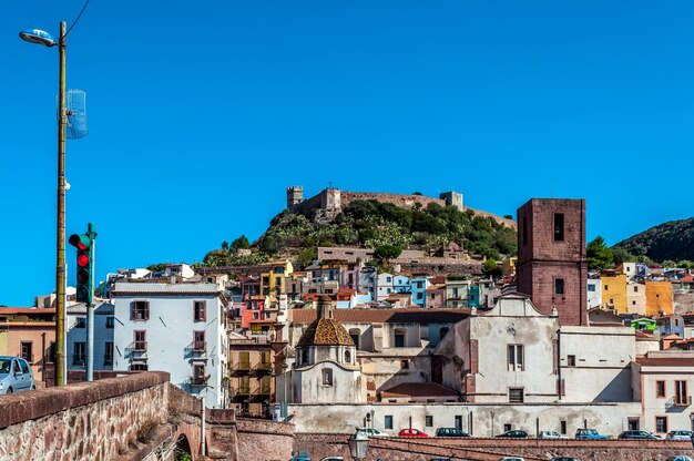 Veduta dell'antico borgo su un fiume