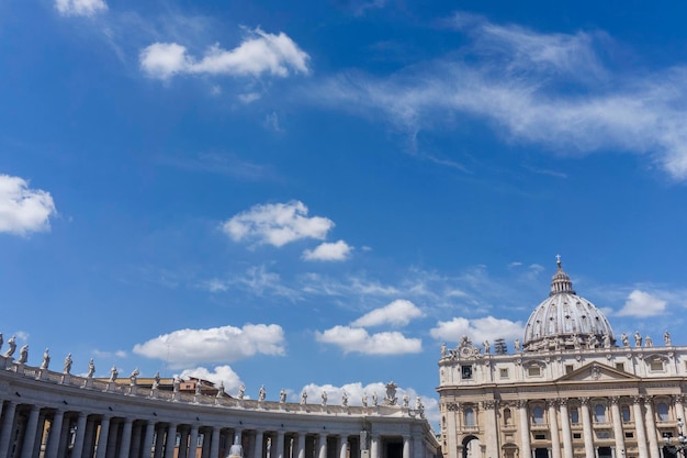 Veduta della Basilica di San Pietro nella Città del Vaticano Roma Italia