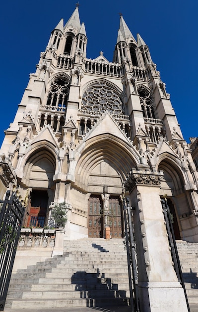 Veduta della chiesa di SaintVincent de Paul in cima a La Canebiere a Marsiglia