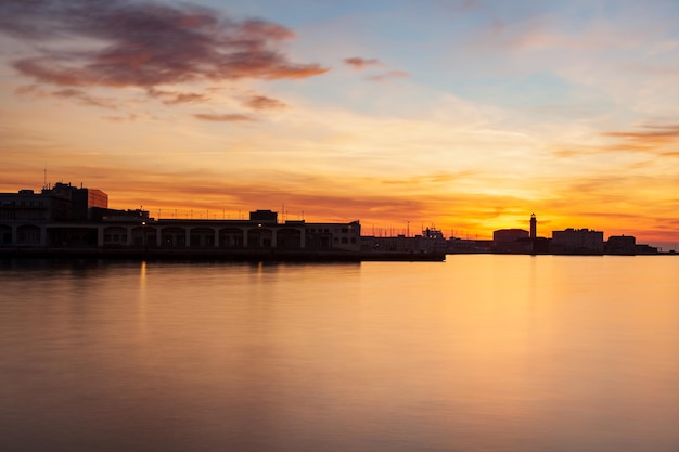 Veduta della scenografica sagoma di Trieste al tramonto