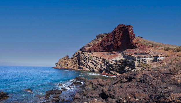 Veduta della spiaggia lavica di Linosa detta Calcarella