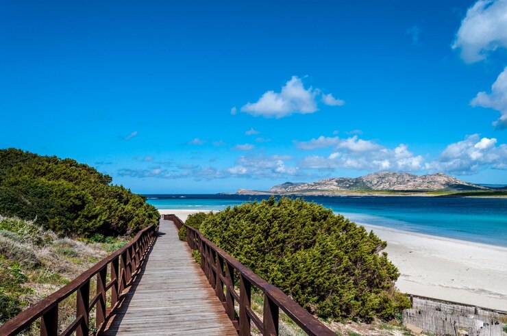 Veduta della spiaggia sarda di Stintino