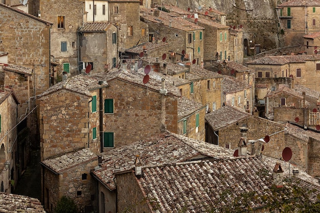 Veduta delle case dell'antica città di Sorano. Italia. Toscana