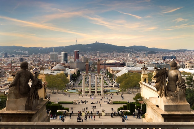 Veduta di Barcellona, in Spagna. Plaza de Espana alla sera con il cielo al tramonto a Barcellona, Spagna.