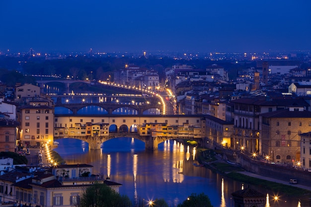 Veduta di Firenze e Ponte Vecchio alla sera dal belvedere. provincia di Siena. Toscana, Italia