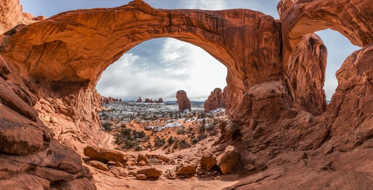Foto veduta di formazioni rocciose contro il cielo