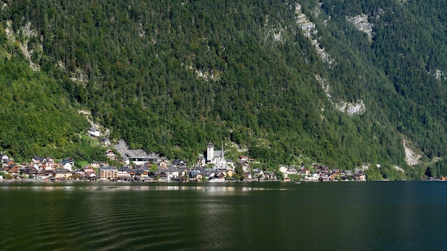 Veduta di Hallstatt dal lago di Hallstatt