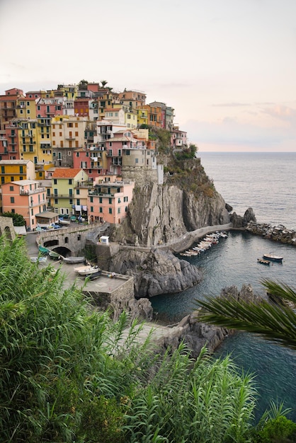 Veduta di Manarola al tramonto in Italia