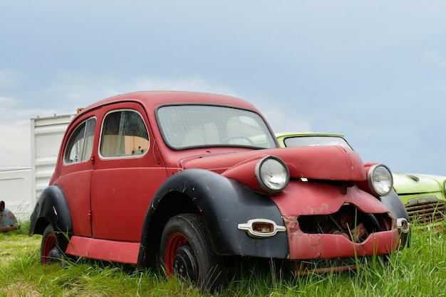 Veicoli vecchi abbandonati e deteriorati in uruguay