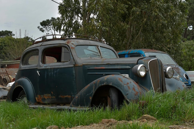 Veicoli vecchi abbandonati e deteriorati in uruguay