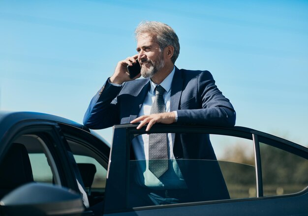 Veicolo mobile del responsabile dell'automobile di lusso mobile del cellulare dell'uomo d'affari maggiore