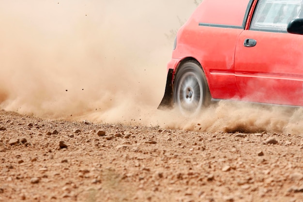 Velocità dell'auto da rally in pista