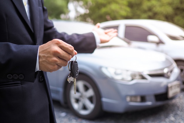 Venditore di auto e servizio di test di guida