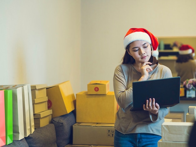 Venditore online di lavoro di casa di lavoro freelance da internet