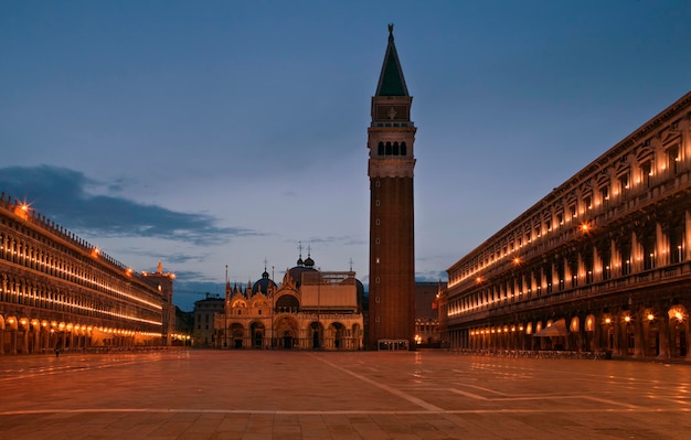 Venezia è una città sull'acqua unica, la più sorprendente e misteriosa d'Italia