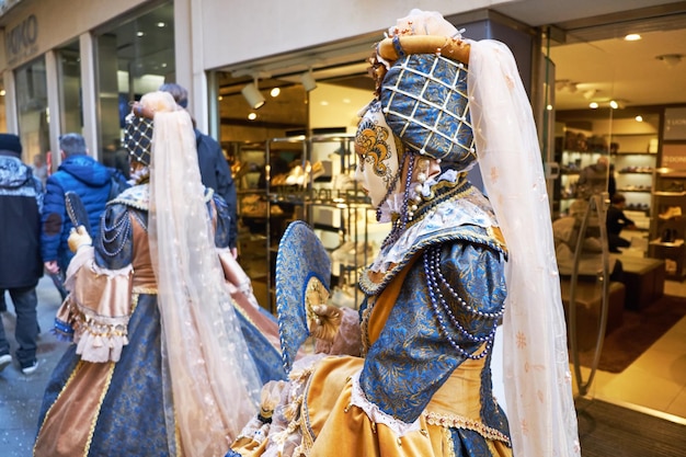 Venezia Italia 10 Febbraio 2018 Persone in maschere e costumi al Carnevale di Venezia