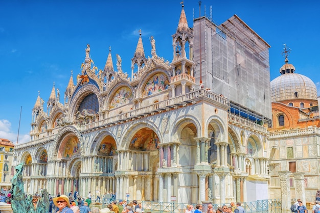 VENEZIA ITALIA 12 MAGGIO 2017 Piazza del Santo Marco Piazza San Marco e Cattedrale Basilica di San Marco con i turisti Italia