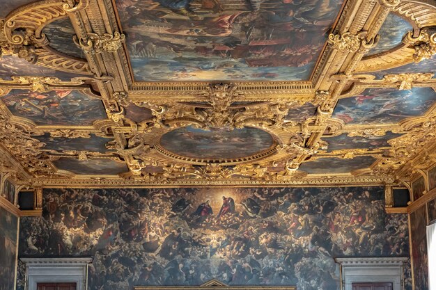 Venezia, Italia - 30 giugno 2018: Vista panoramica dell'interno della sala e delle arti in Palazzo Ducale (Palazzo Ducale) è un palazzo costruito in stile gotico veneziano su Piazza San Marco