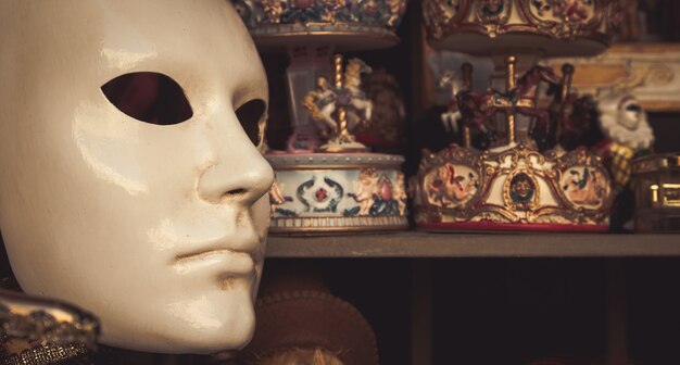 Venezia, Italia. Particolare di una maschera veneziana originale e tradizionale.