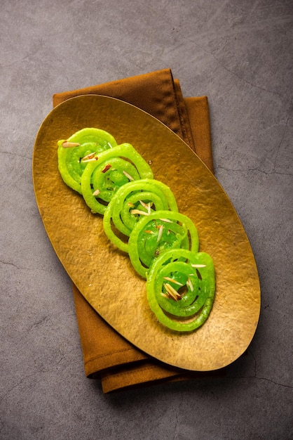 Verde Jalebi mithai o dolce dall'India un twist a un tradizionale imarti o jilbi