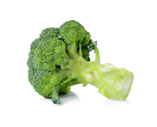 Verdura dei broccoli isolata su fondo bianco