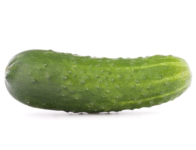 Verdura del cetriolo isolata sul ritaglio bianco del fondo