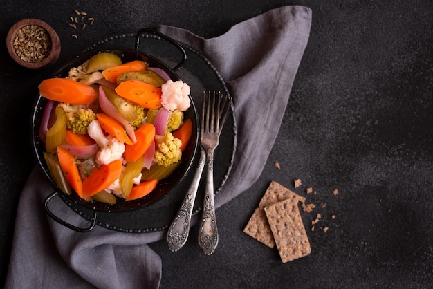 Verdure cotte in una ciotola dieta e cibo sano