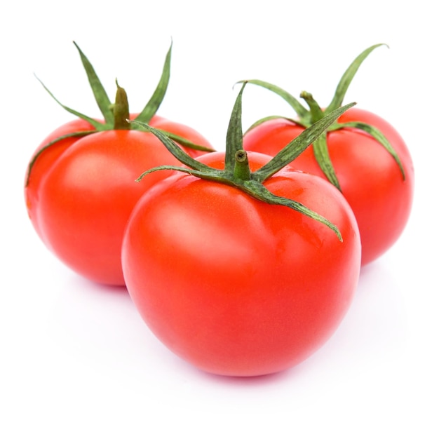Verdure fresche del pomodoro isolate su bianco