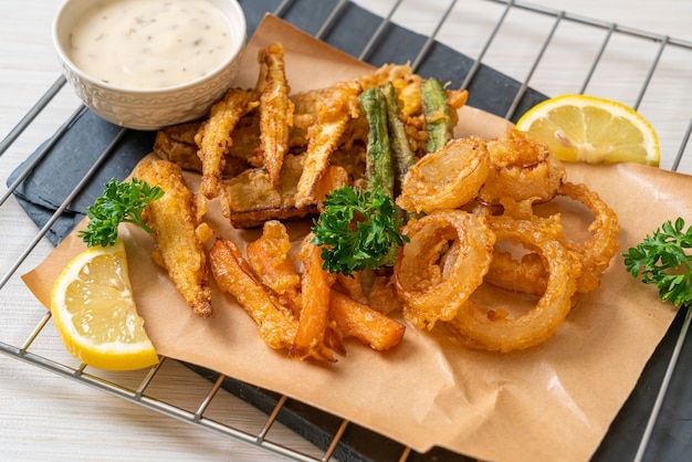 verdure miste fritte (cipolle, carote, mais baby, zucca) in tempura