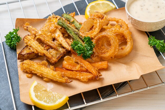 verdure miste fritte (cipolle, carote, mais, zucca) o tempura - in stile vegetariano