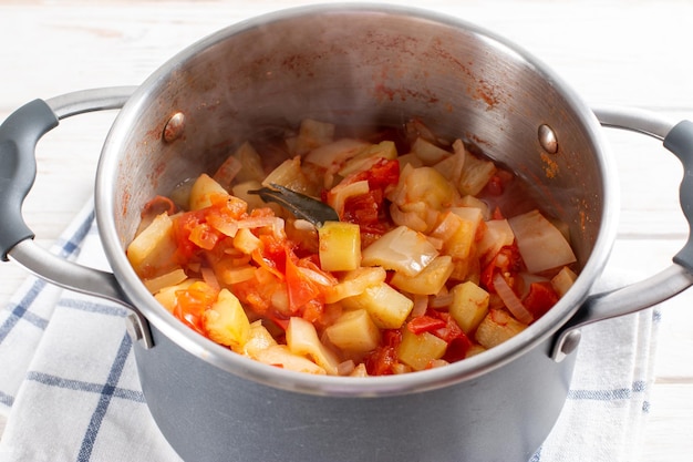 Verdure per preparare l'insalata per l'inverno. Preparazione casalinga, conserve. Passo dopo passo.