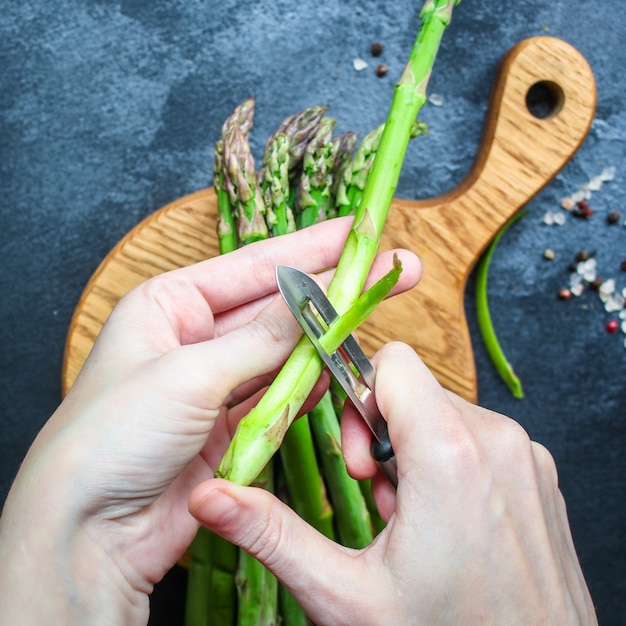 Verdure verdi fresche di asparagi