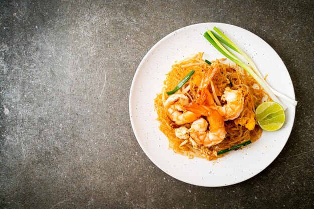 Vermicelli Pad Thai o Thai saltati in padella vermicelli con gamberetti