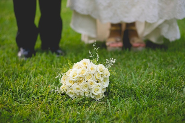 vestido de novia y accesorio de casamiento