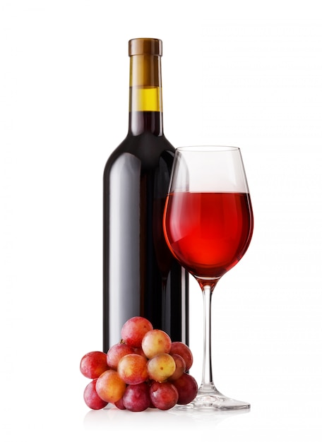 Vetro e bottiglia di vino rosso con uva