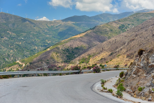 Via di montagna. vista più bella del mare centrale dalla montagna più alta, Creta, Grecia