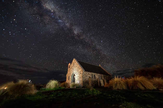 Via Lattea sopra la Chiesa del Buon Pastore, Lago Tekapo, Nuova Zelanda