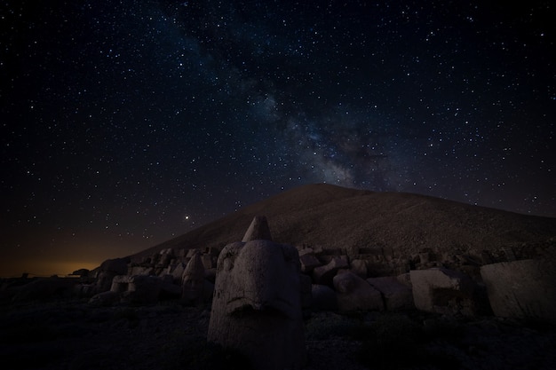 Via Lattea sopra una montagna di Nemrut. Adiyaman - Turchia