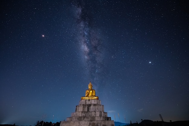 Via Lattea su una statua di Buddha