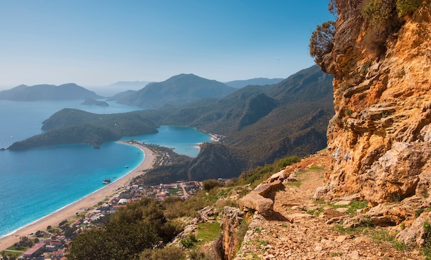 Via Licia con vista sulla laguna blu di Oludeniz in Turchia